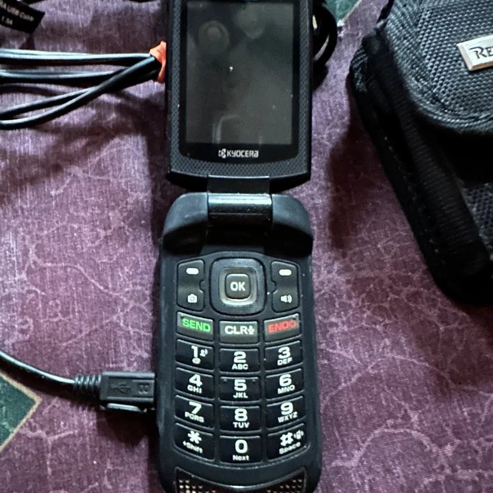 Verizon Flip Phone with Charger and Case